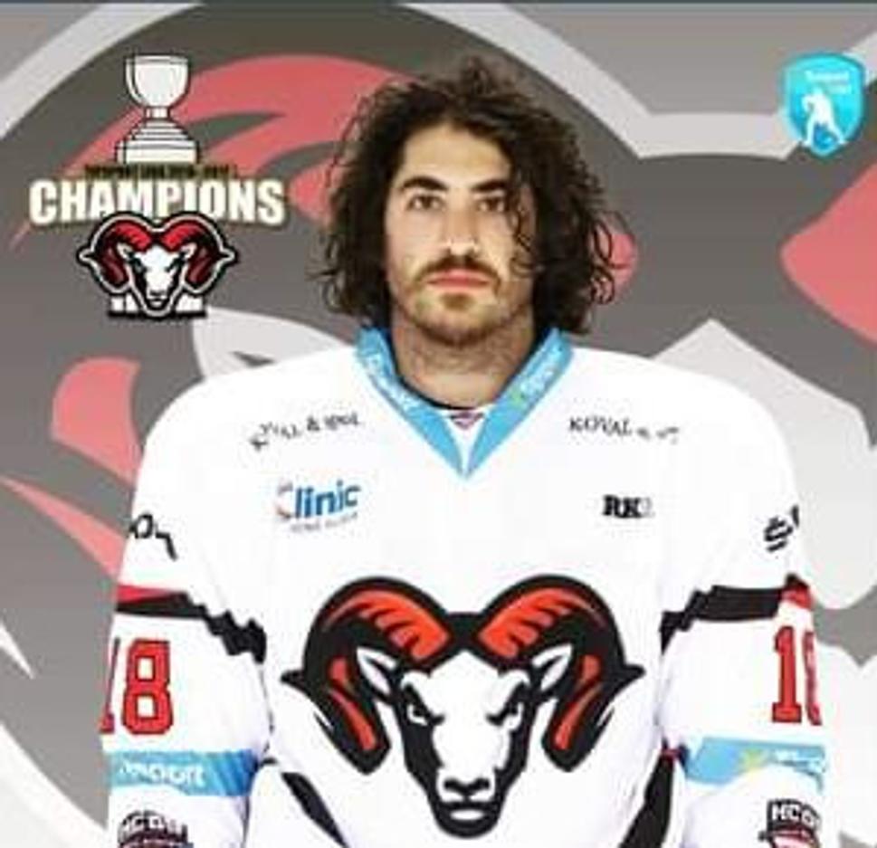 Mathew Maione (zaznamenal najproduktívnejšiu sezónu obrancu v našej lige - 57 bodov)