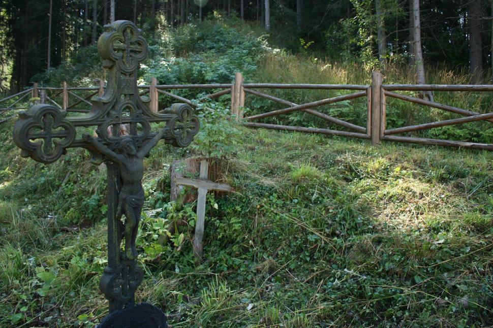 Starý lesnícky cintorín.