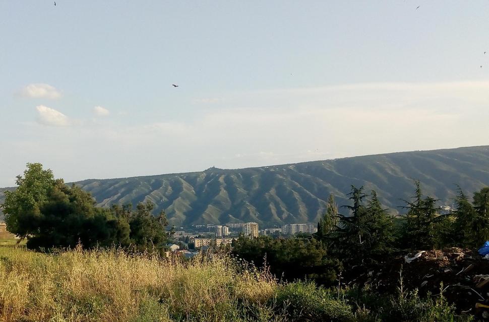 takto vráskavé pohoria sú okolo hlavného mesta