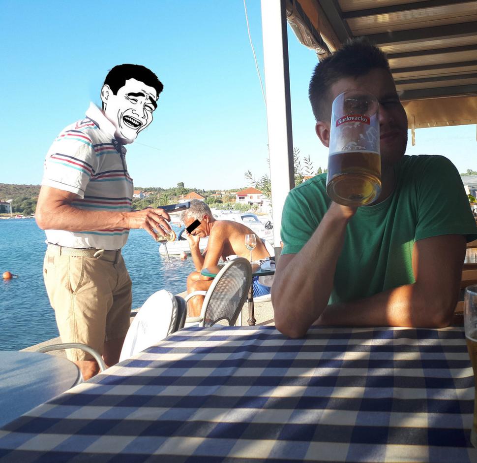 Čeľaď Myslímžemámveľakorún nám však nebránila v tom, aby sme si plne vychutnali osviežujúce pivečko počas poobedňajšej siesty.