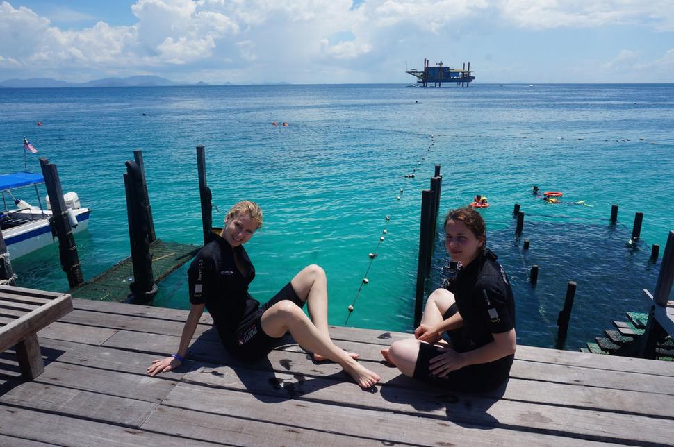 Hey diver! Lenka a Hanka. Mabul a prvé stretnutie s potápaním.