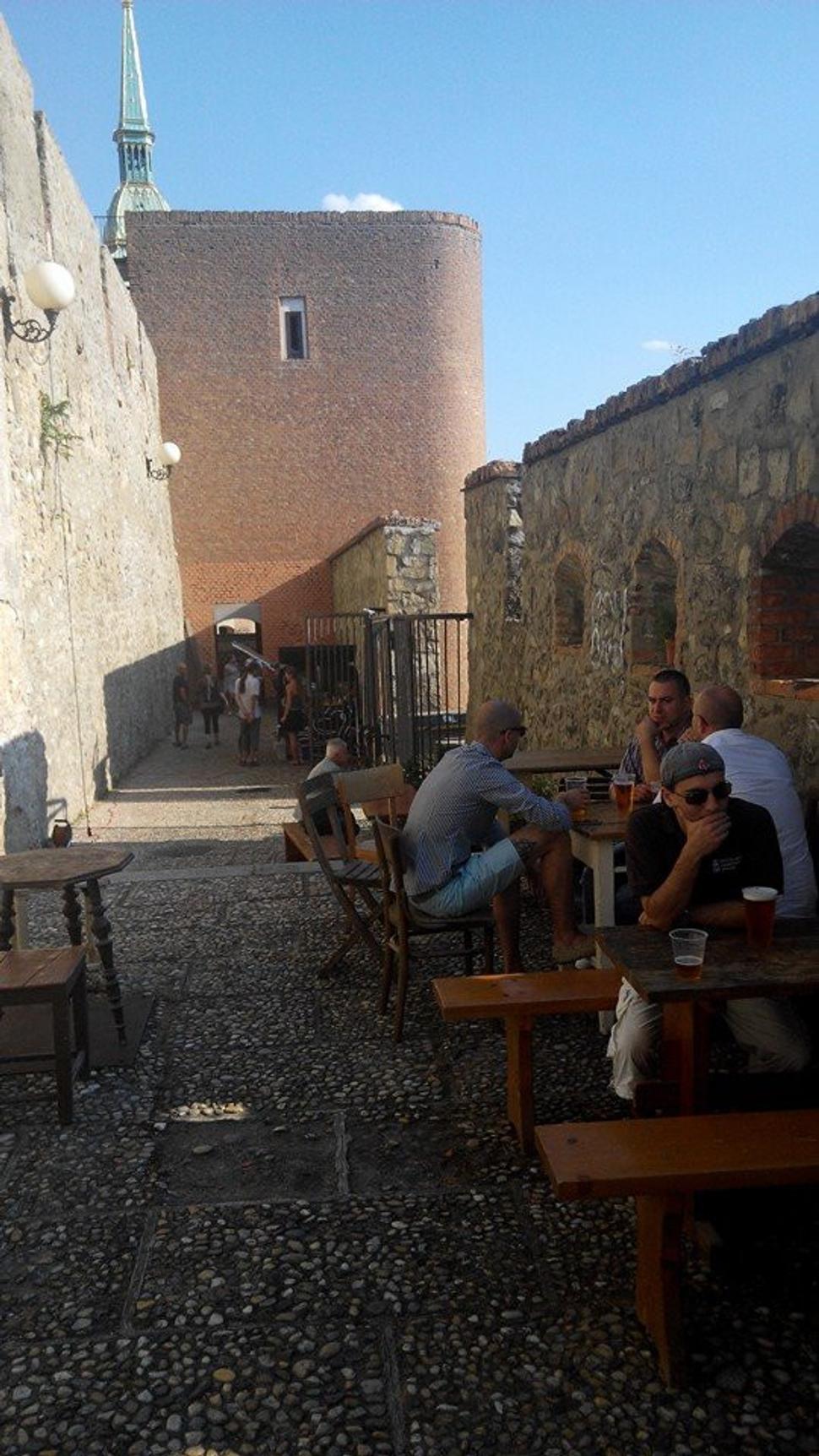 Posedenie pod baštou je dnes mimoriadne atraktívne miesto