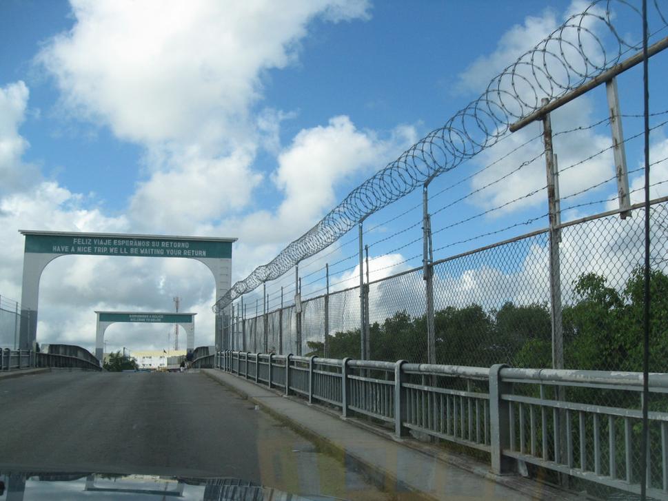 Vstup do hraničného pásma pri meste Chetumal