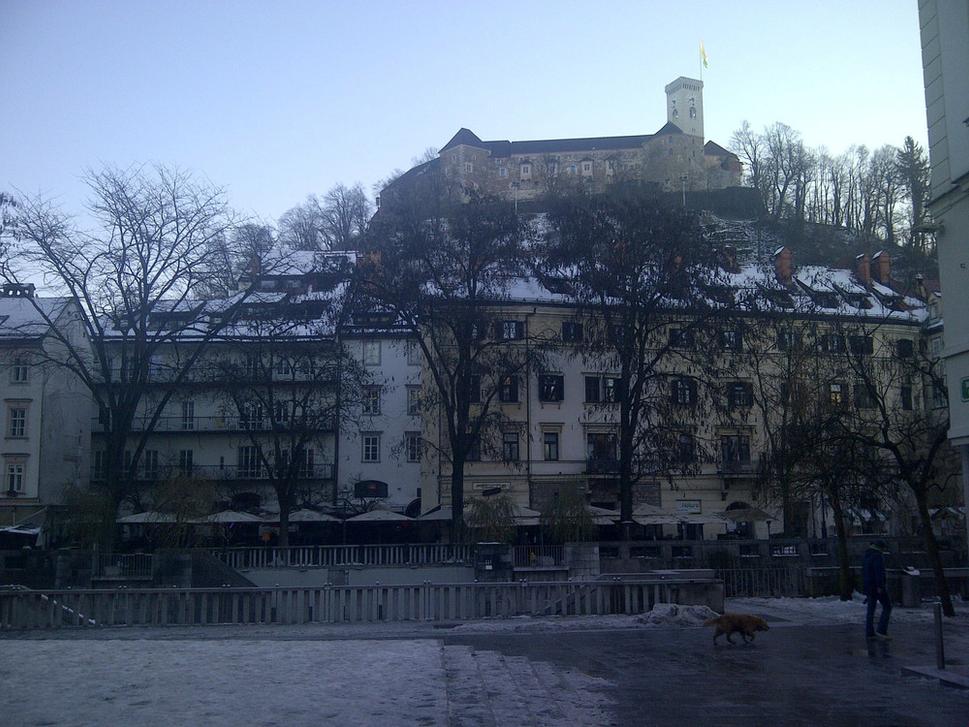 Časť námestia Ľubľany s hradom