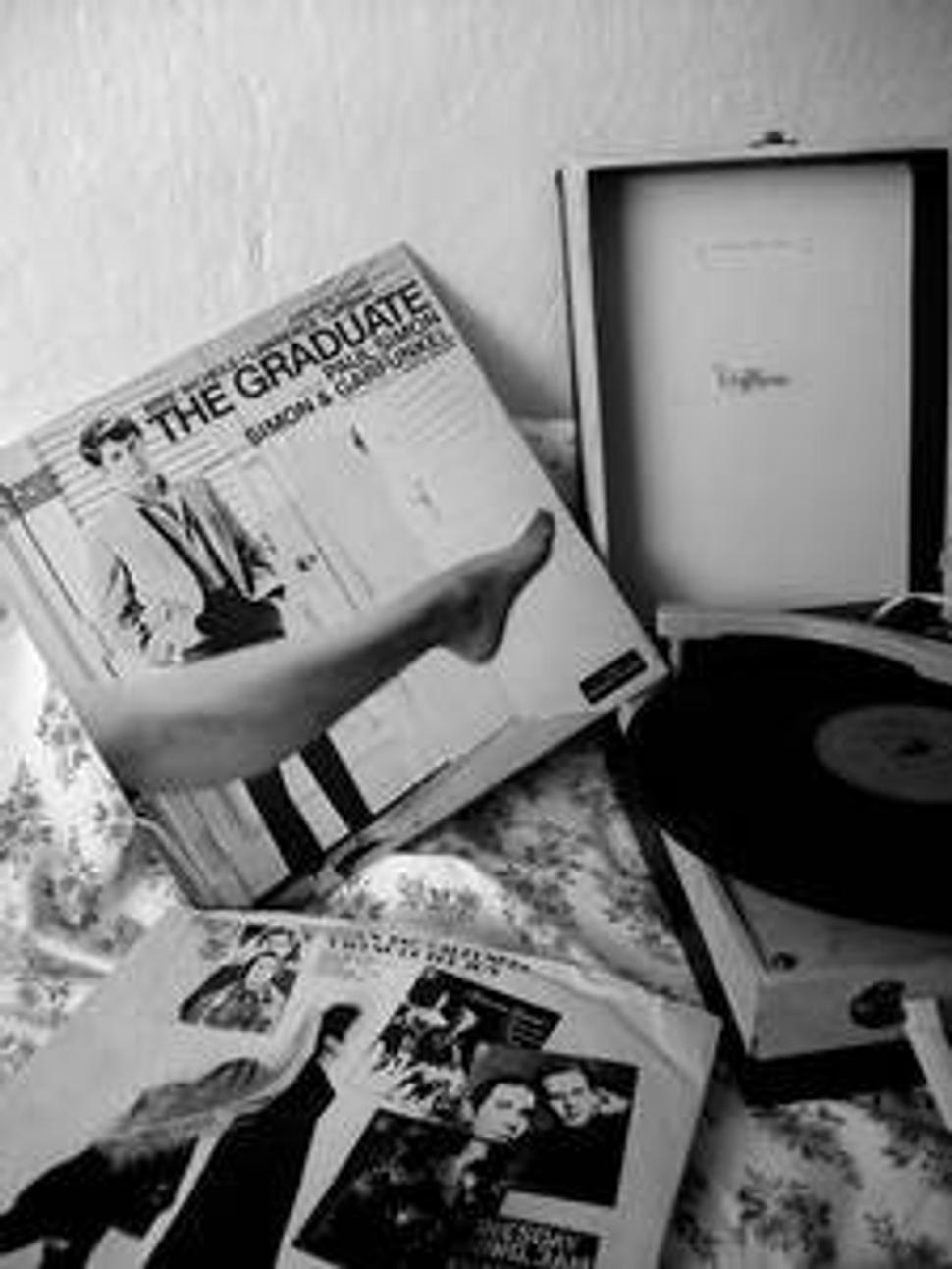 Môj gramofónik a obľúbený vinyl.