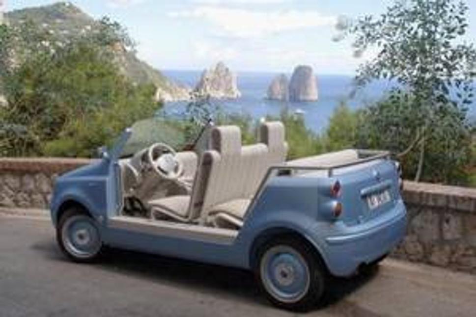 Fiat Panda Jolly - plážové vozidlo určené pre majetných turistov.
