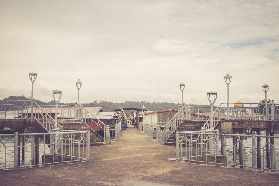 Mólo smerujúce do centra Water village v KK
