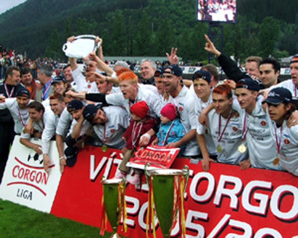 Vlani sa futbalisti MFK Ružomberok stali víťazmi Corgoň ligy aj Slovenského pohára. Tento rok asi na oslavy v dolnom Liptove nebude dôvod...