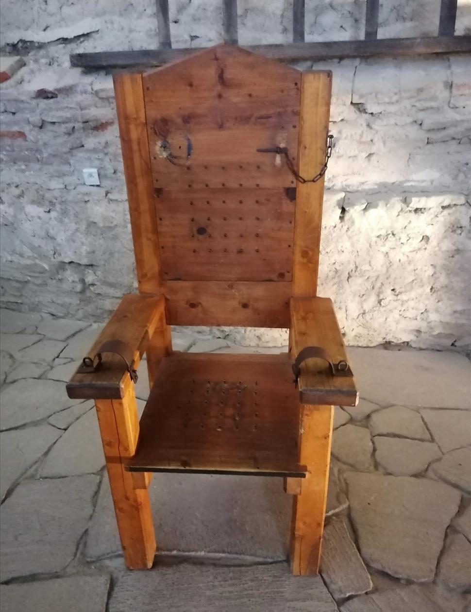 ... posediačky...