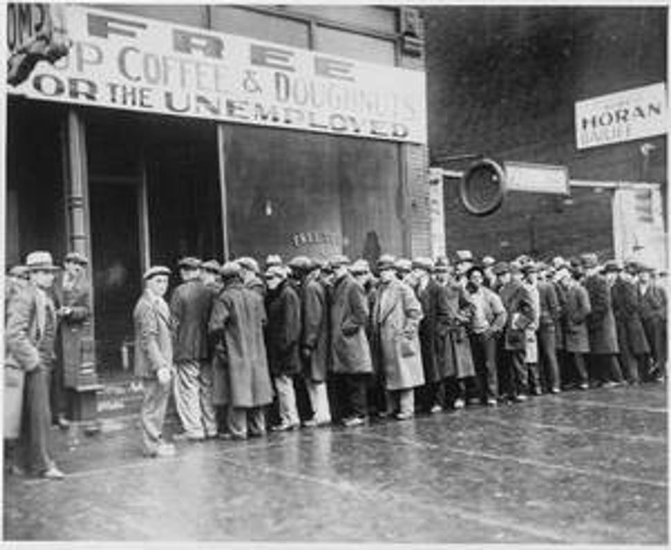 Hospodárska kríza 1931: Nezamestnaní v rade na polievku
