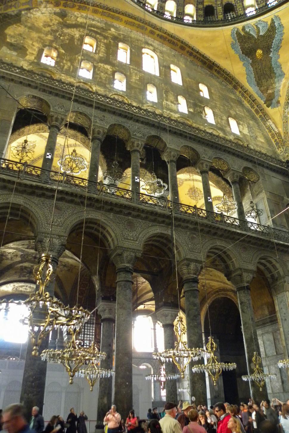 Hagia Sofia preplnená zvedavými turistami