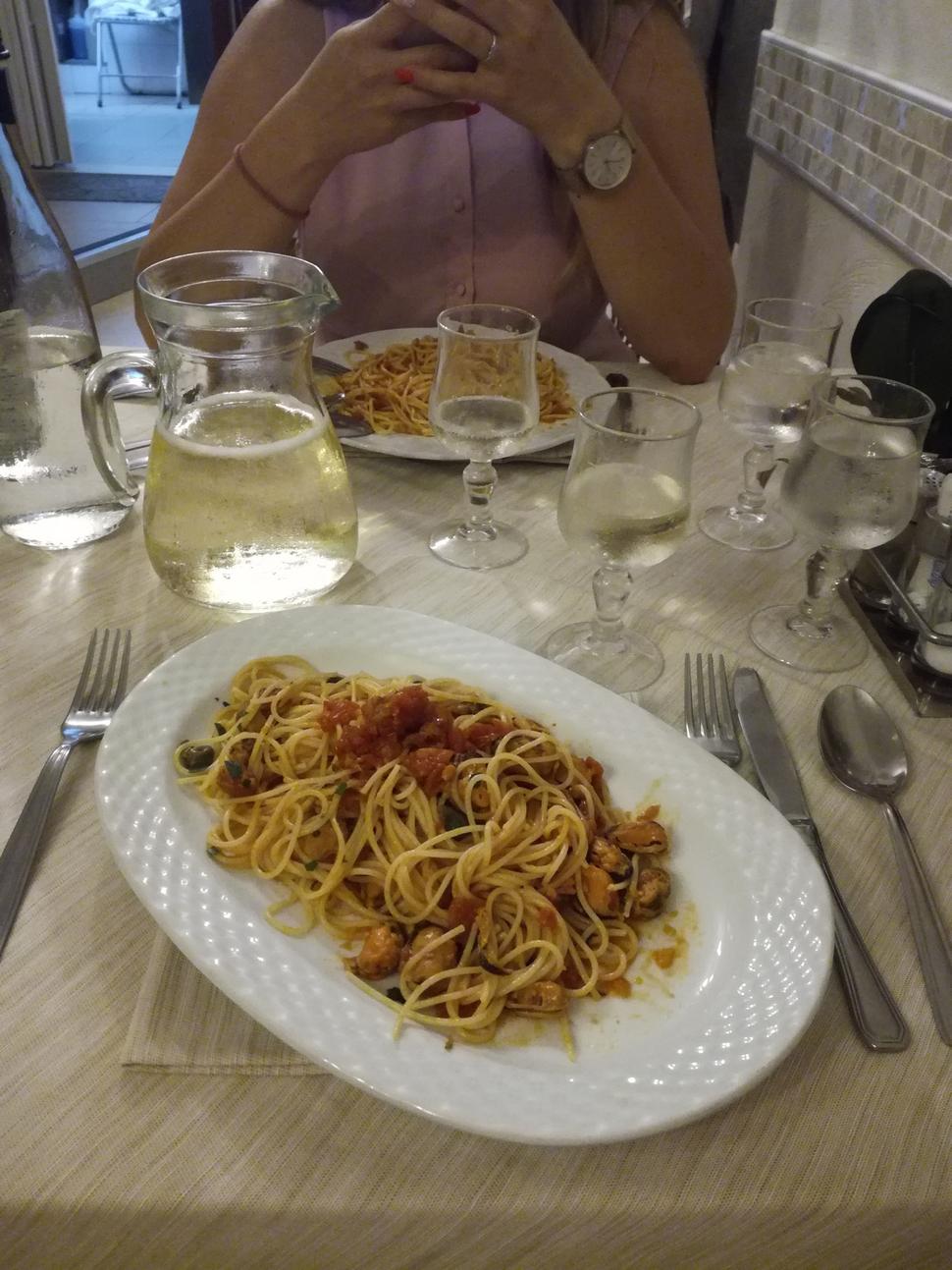 Kvalitné a chutné jedlo z morských plodov a rýb je v Chioggii základom dňa. A prosecco Vám naservírujú aj z džbánu. :)
