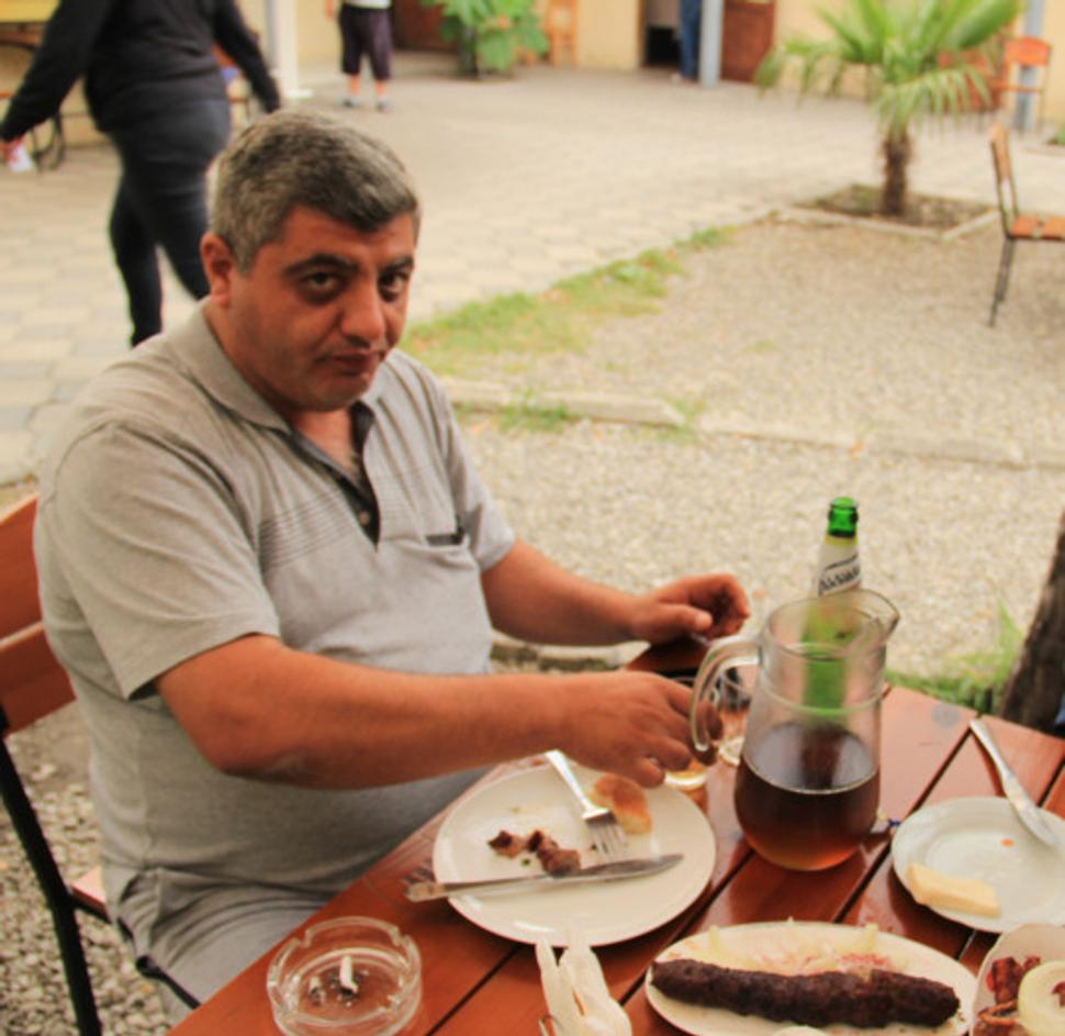 Taxikár Goša.