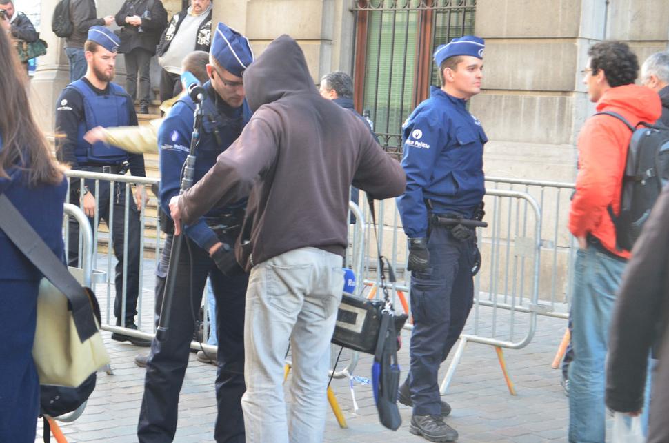 Policajti kontrolovali každého