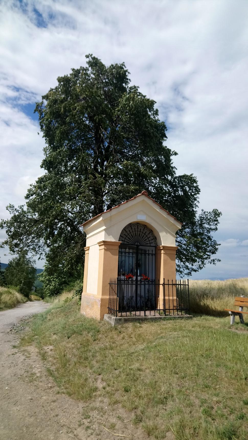 Kaplnka na ceste z Kavečian do Košíc