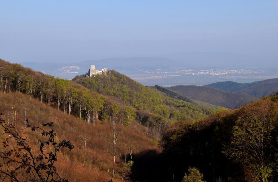 výhľad na hrad Tematín