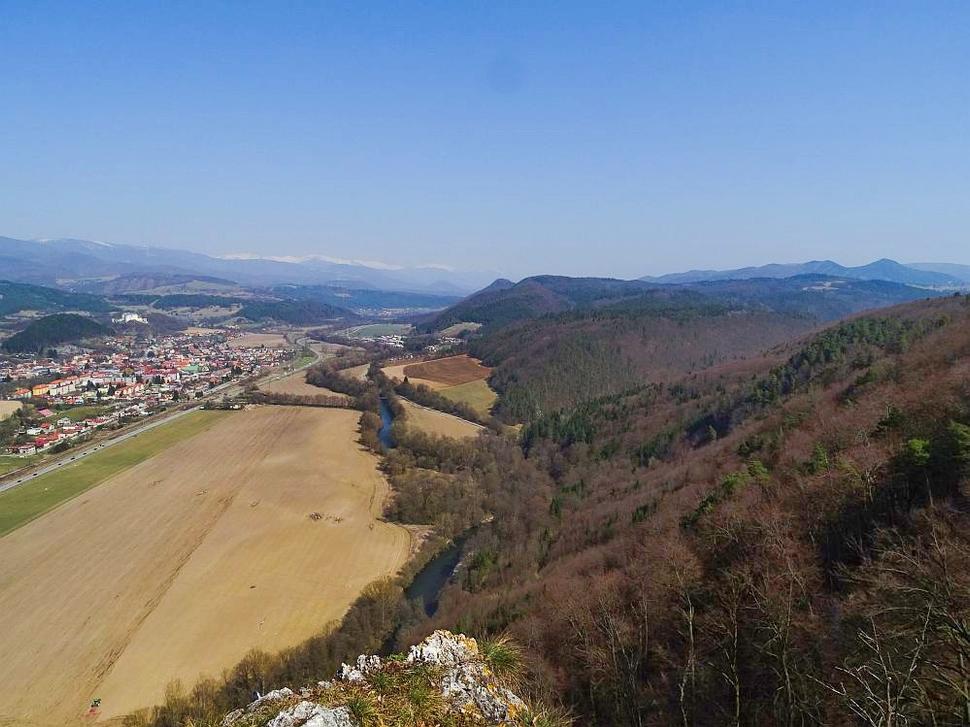 Pohľad zo Šupína na Ľupču, Kopu a Vysokú skalu nad Ľubietovou.