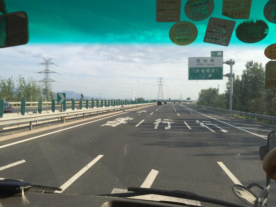 značka na ceste: "ideš v protismere"