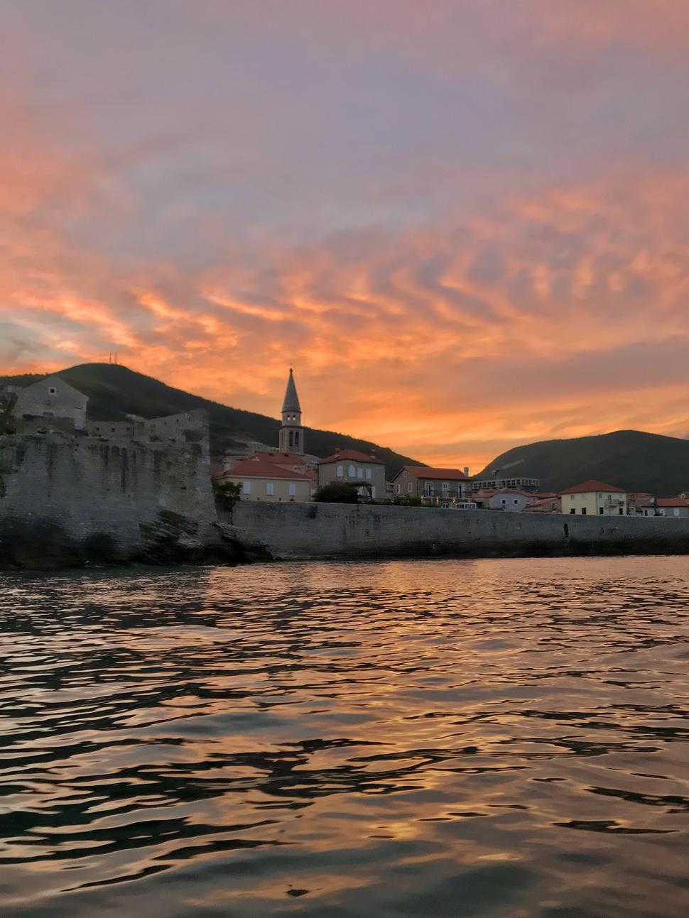 Západ slnka nad Budvou