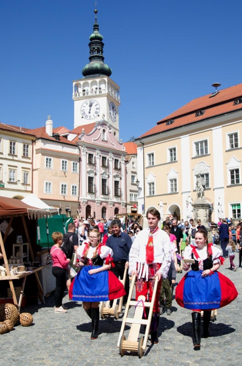 Veľkonočný sprievod s rapkáčmi