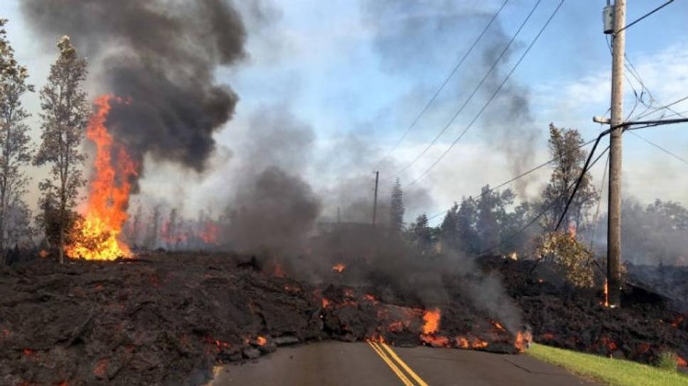 Láva tečúca zo sopky Kīlauea, 5.5.2018. Zdroj: https://hvo.wr.usgs.gov/multimedia/uploads/multimediaFile-1955.jpg