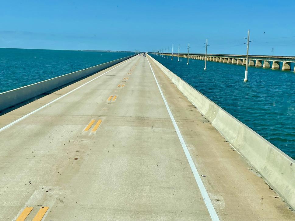 The Overseas Highway - legendárna dvojprúdová diaľnica z Miami na Key West.