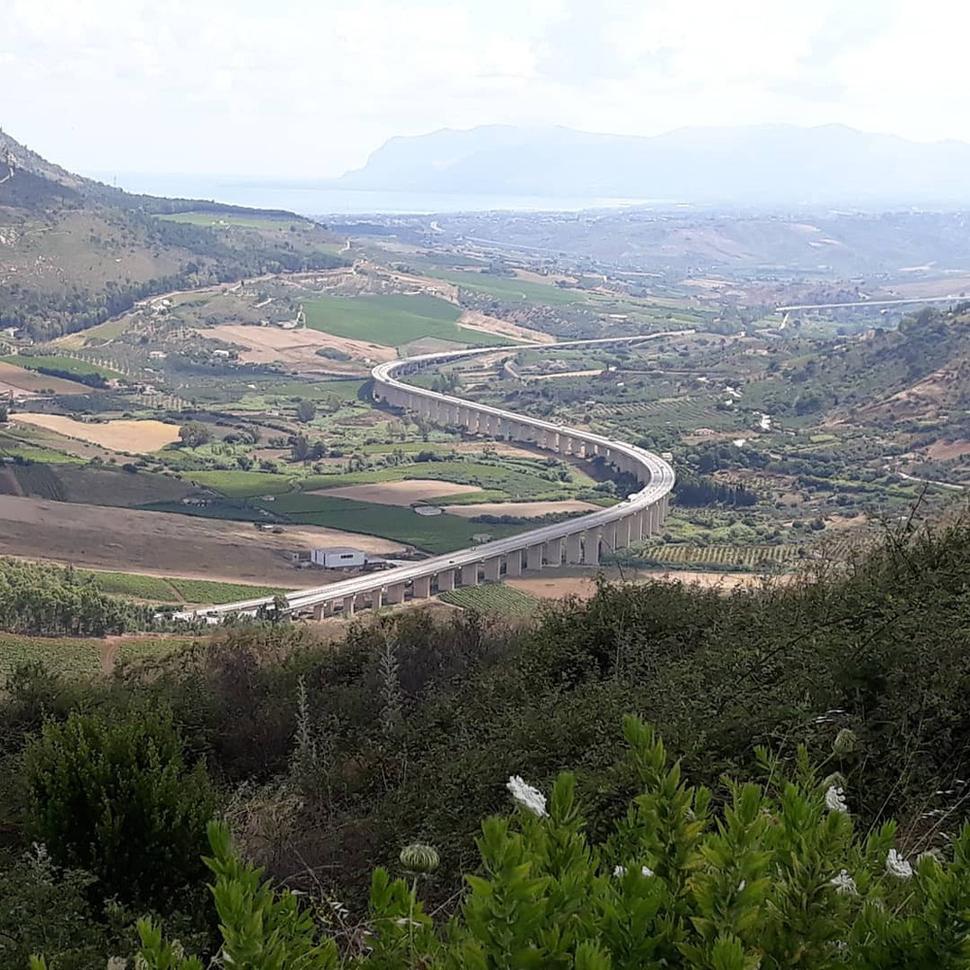 cesta okolo Segesty