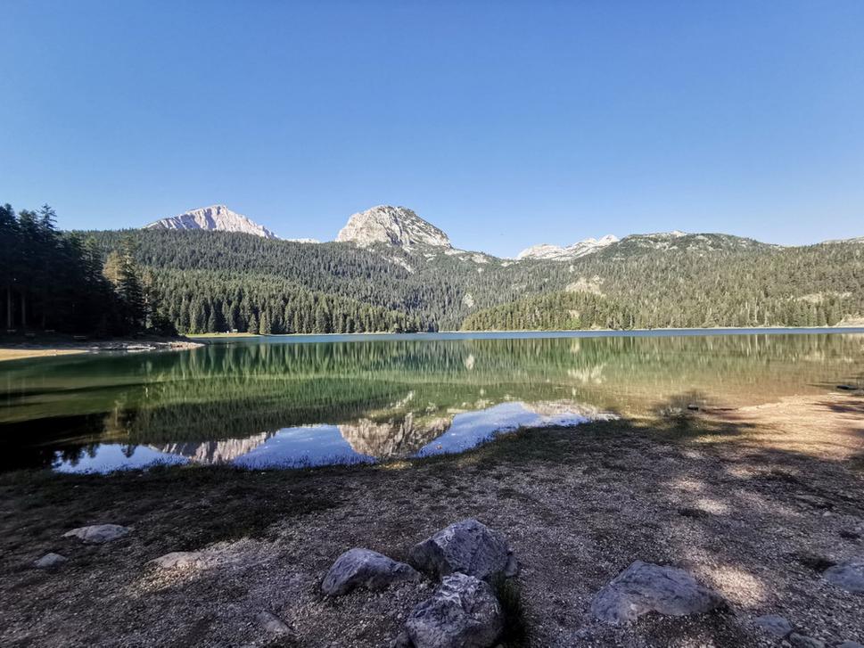 Crno jezero - vľavo Savin kuk