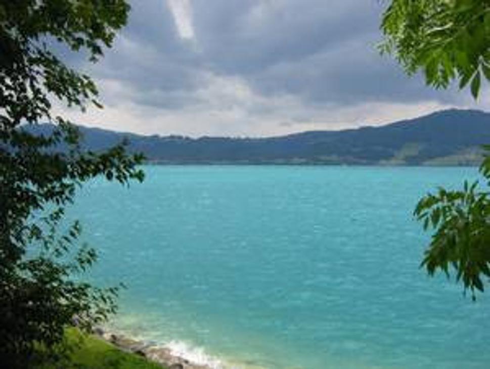malebná krajina jazera Attersee, škoda, že celý týždeň pršalo...