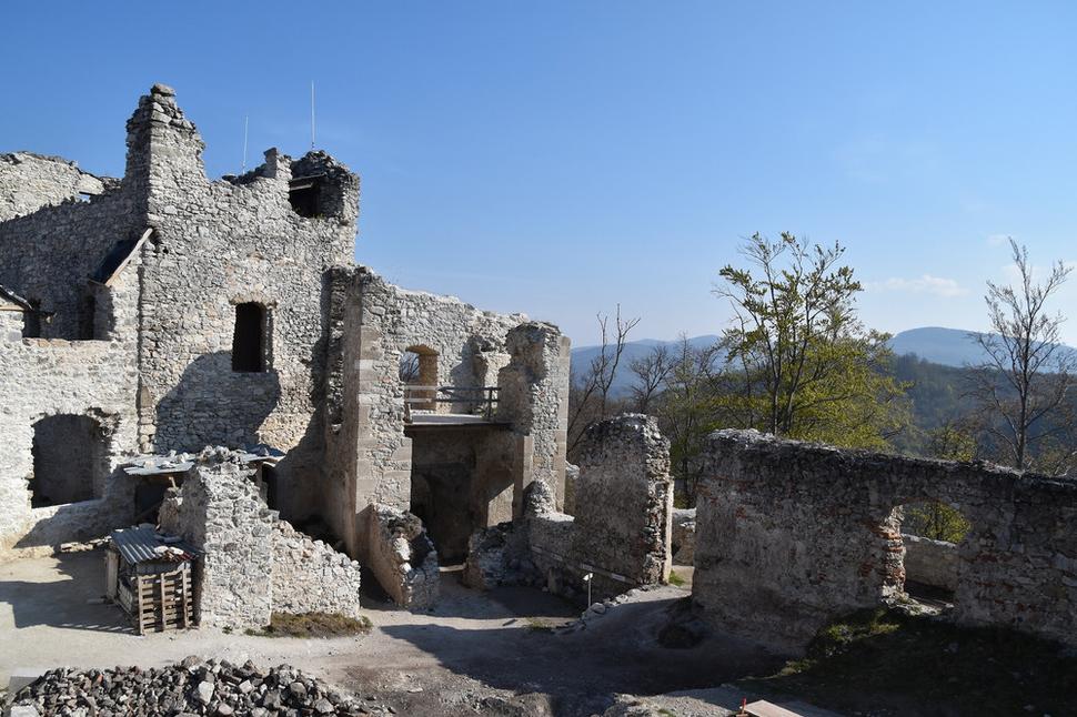 nádvorie a renesančný palác