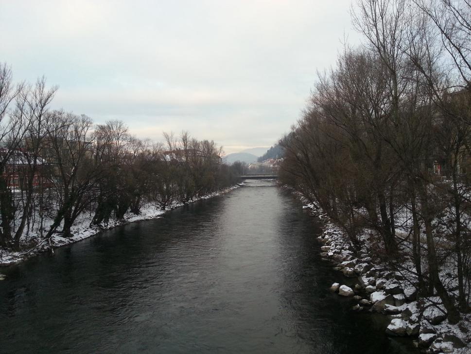 Rieka Mur pramení v Alpách a vlieva sa do Drávy. Dĺžka rieky je 434km.