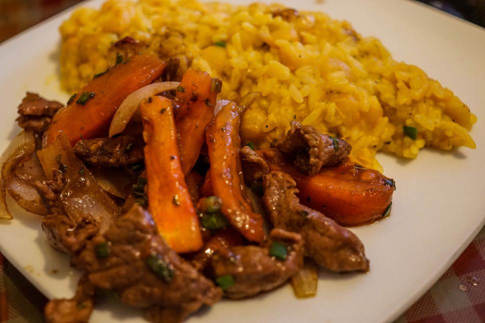 Lomo saltado