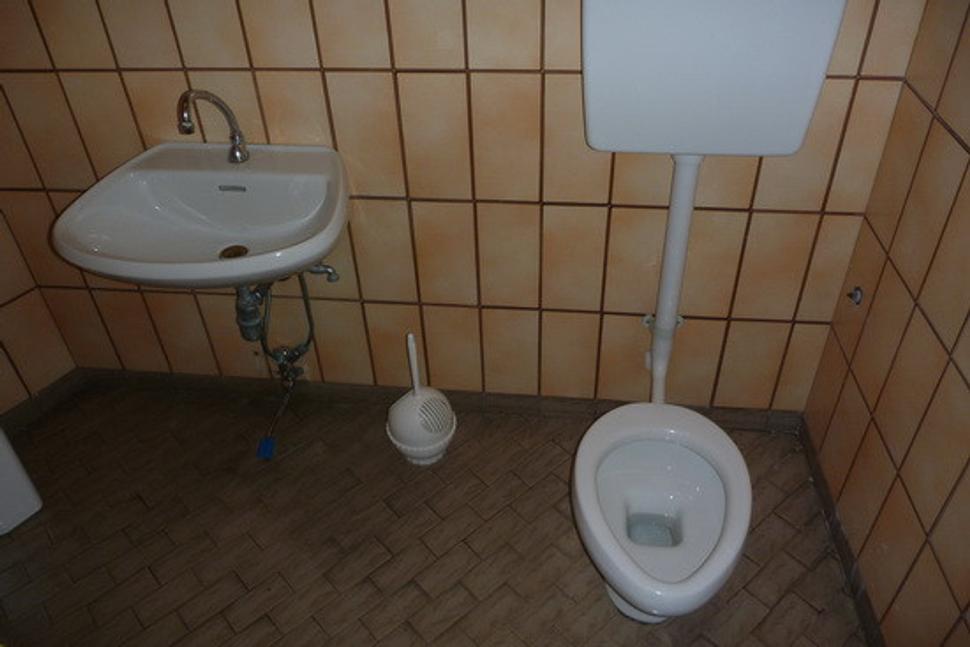 WC v garážovom dome