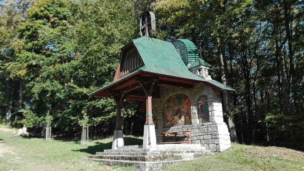 Jurkovičove zastavenia majú prvky ľudovej architektúry.