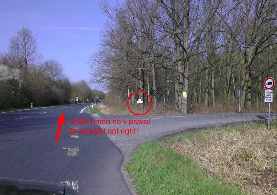 Cesta I. tredy číslo 2. v smere na Holíč, v tomto bode miniete odbočku na Gbely a budete pokračovať ďalej, až po odbočku Motokros, pri Kopčanoch.