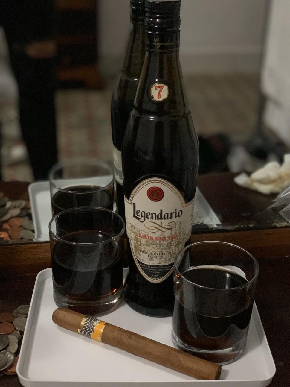 Legendario a Cohiba, klasické posedenie na lačno