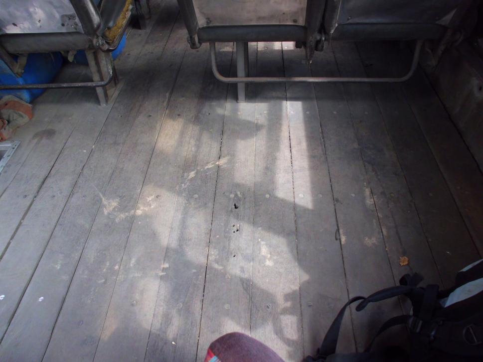 Drevená podlaha v autobuse