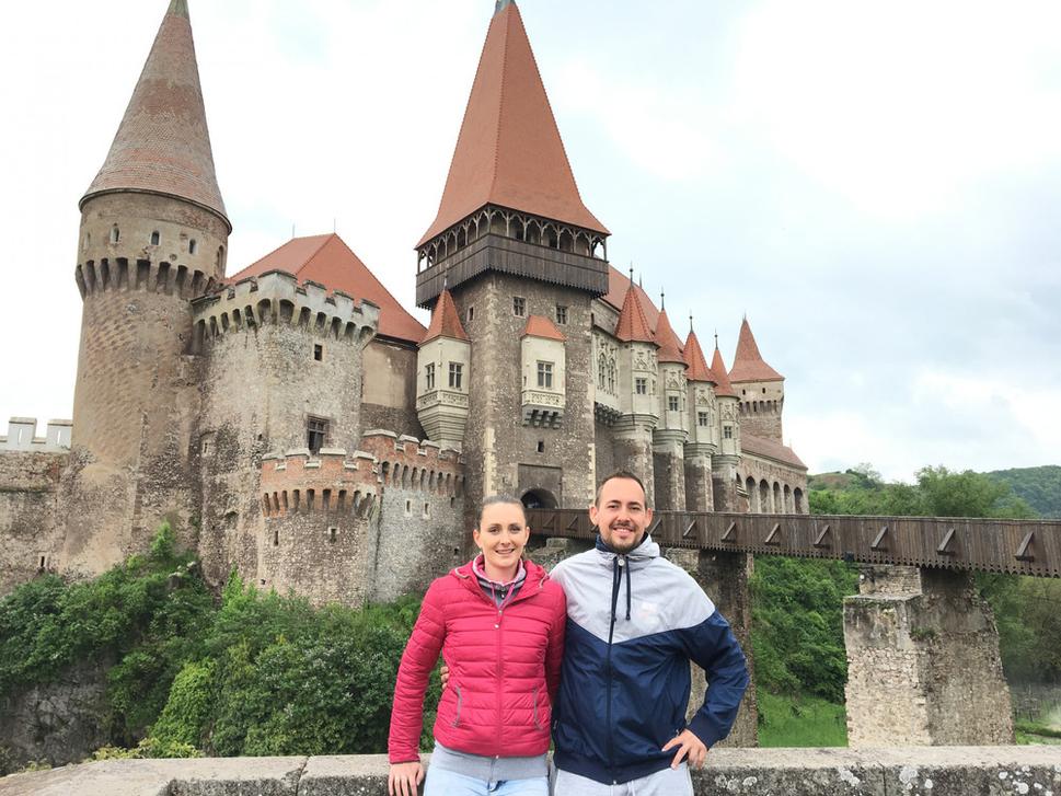 Hrad Mateja Korvína v meste Hunedora. Vedie naň len jeden drevený most postavený na štyroch kamenných pilieroch.