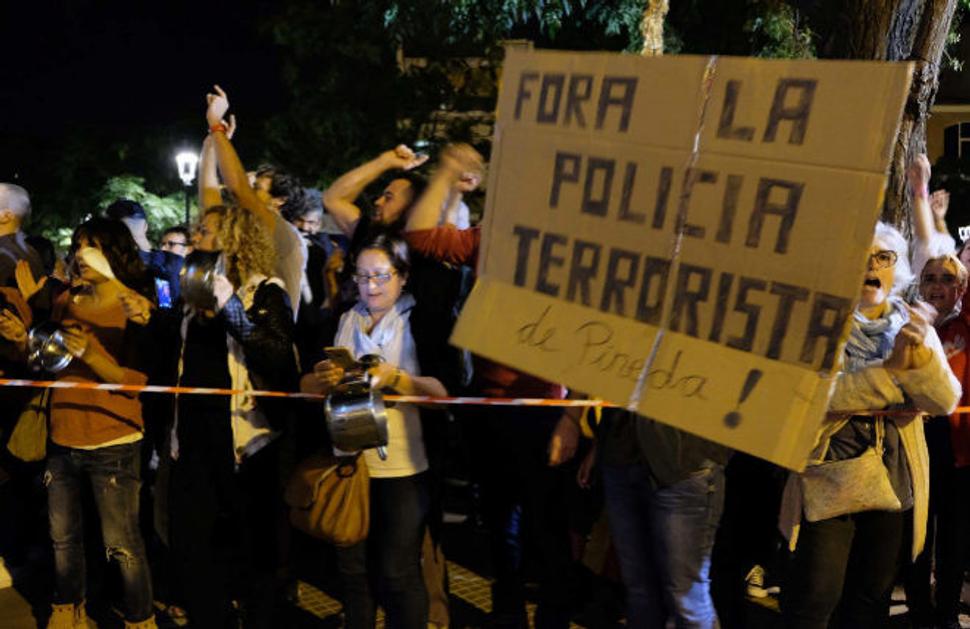 Zmiznite z Pinedy, vy teroristická polícia!