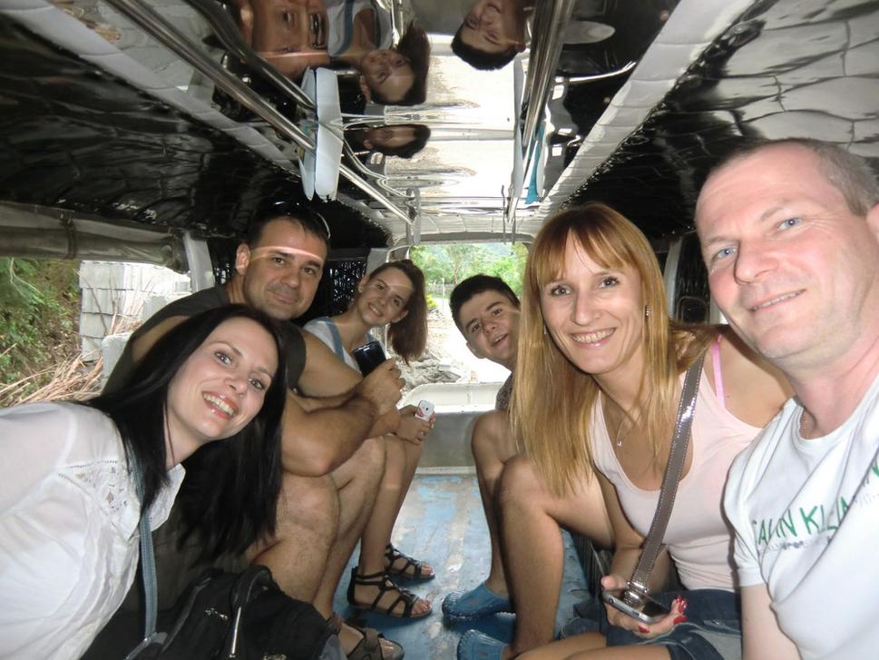 naša posádka v jeepneyse
