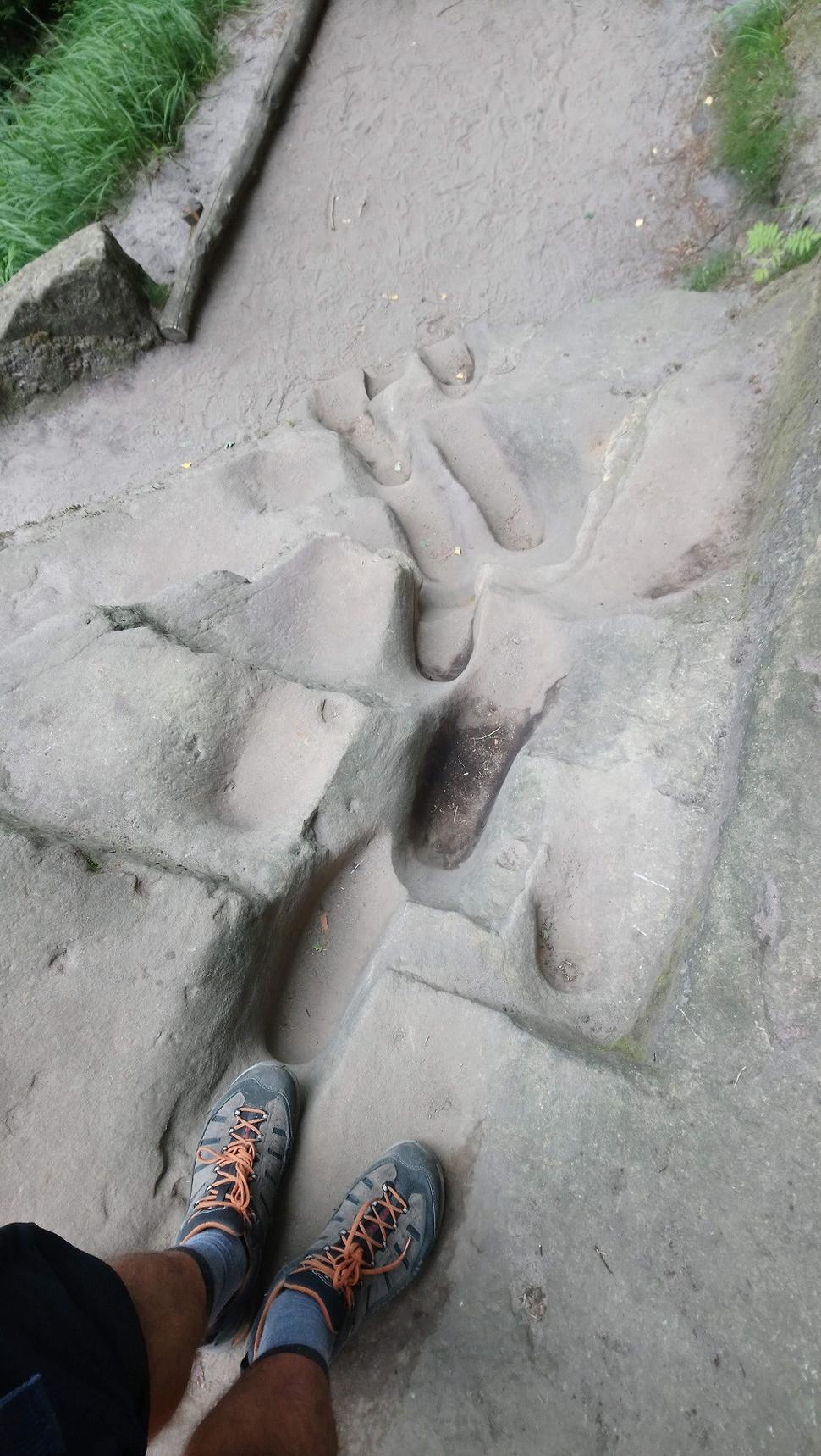Koľko ľudí už tadeto muselo prejsť?