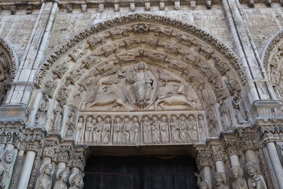 Maiestas Domini, tympanón Portail Royal, 12. stor.
