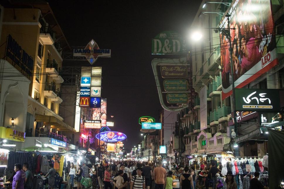 Ubytovanie sme mali na najturistickejšej ulici Bangkoku - Khao San Road