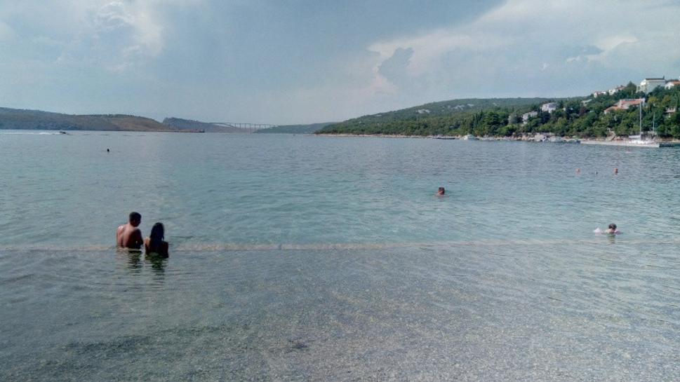 Cestou domov naša posledná zastávka v Jadranovo. Pekná pláž s dobrým prístupom do vody a konečne aj dobrá zmrzlina.