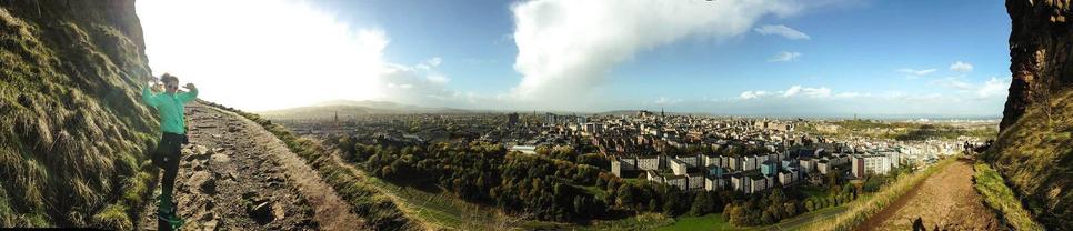 Veronika si vychutnáva túru na Arthur´s seat