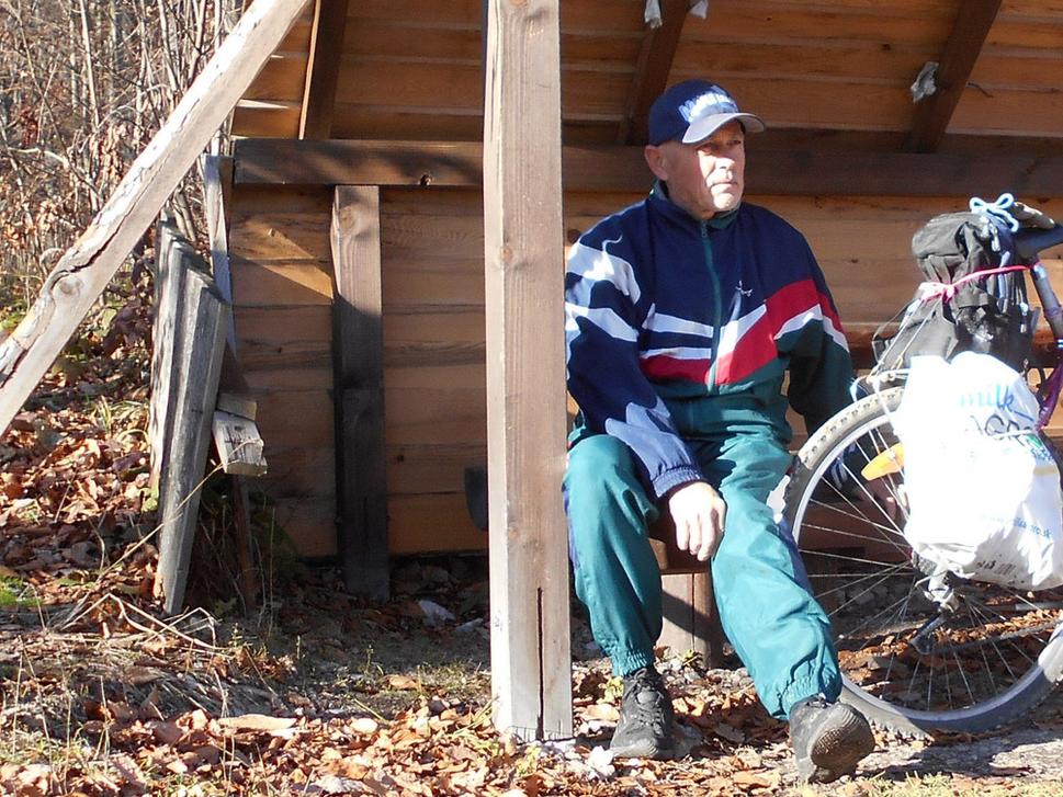 Čo už? Je pravdou, že počas môjho života, som si toho na nosiči bicykla počas mojich cyklotúr vozieval podstatne viac, či už stan, spacak a podobné veci, ale ani vo sne by ma nikdy nenapadlo, že sa dožijem aj toho, že z lesa budem takto odvážať aj odpadky!