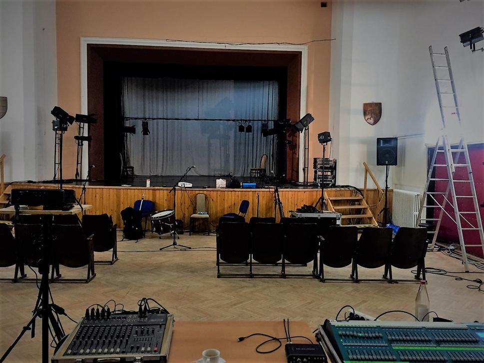 Kultúrny dom s infraštruktúrou na kolene