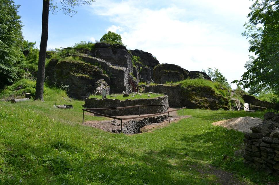 Hrad bol doložený až v roku 1548 keď ho dobylo kráľovské vojsko a odňalo lúpežnému rytierovi Melicharovi Balassovi.