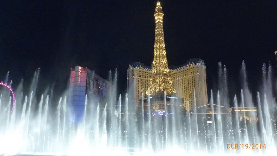 Eiffelovka za fontánou Bellagio