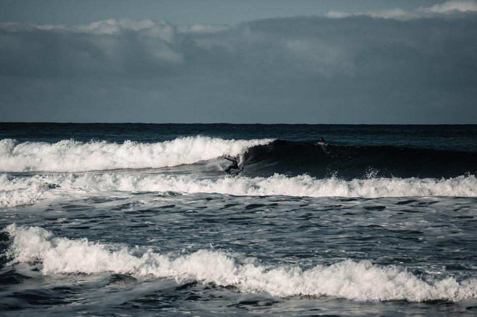 Surferov na pláži Unstad bolo viac, než sme čakali. A niektorým to išlo veru skvelo.